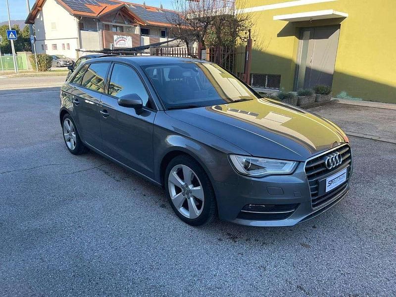 Grigio Usata 2014 Audi A3 Attraction Tre volumi | 11.900 € (Cara) - Immagine 1/4
