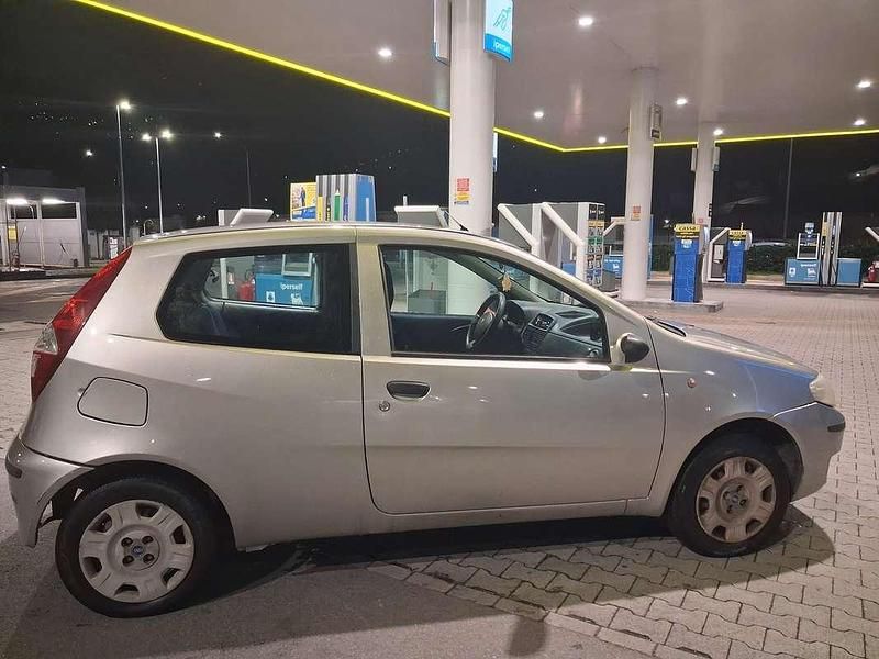 Usata Fiat Punto Dynamic 60 CV (44 kW) 2004 Utilitaria