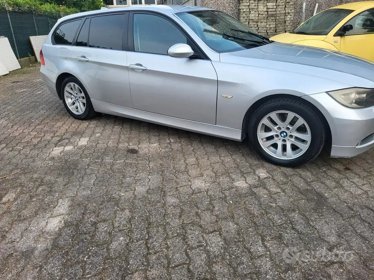 Usado BMW 320 177 CV (130 kW) 2008 Gris Berlina