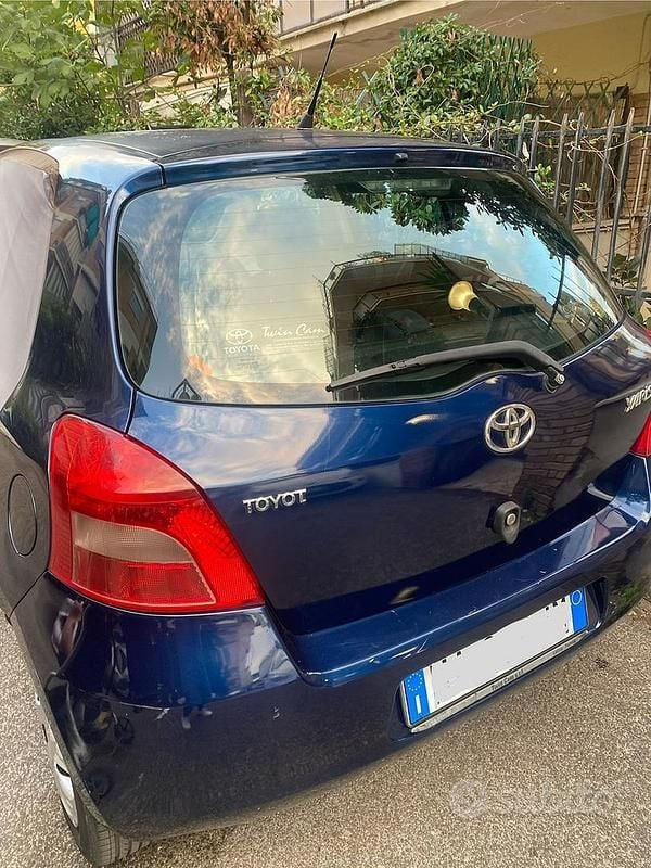 Blu Usata 2007 Toyota Yaris Tre volumi | 1600 € (Super prezzo) - Immagine 1/4
