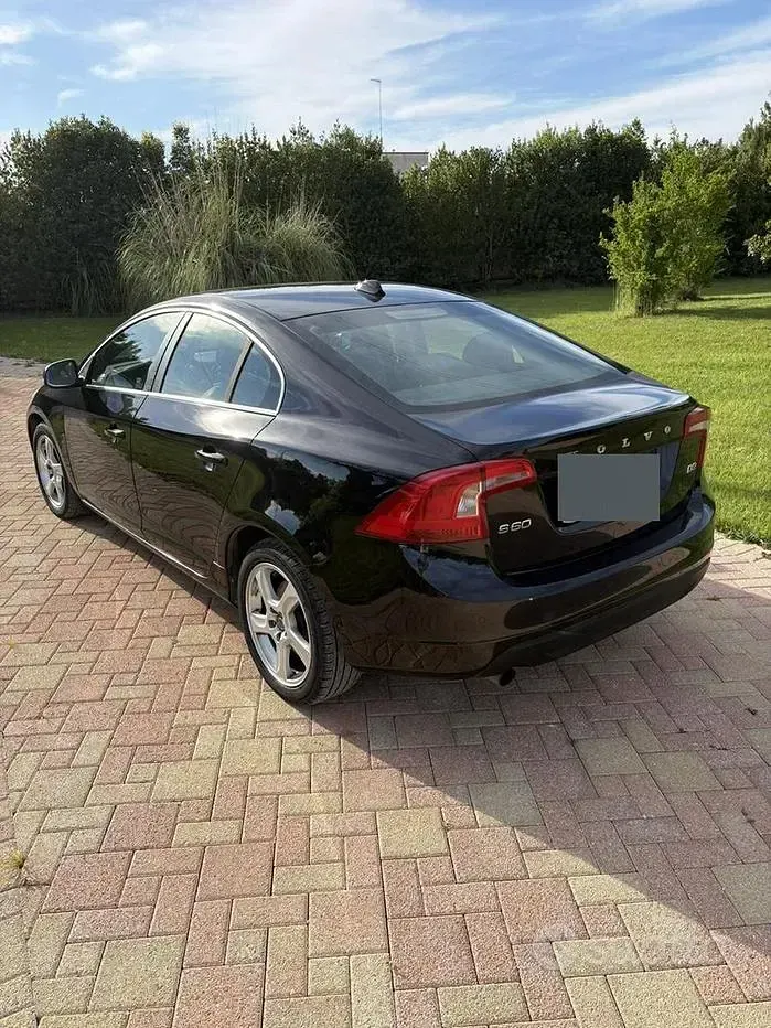 Usata Volvo S60 136 CV (100 kW) 2012 Nero Berlina