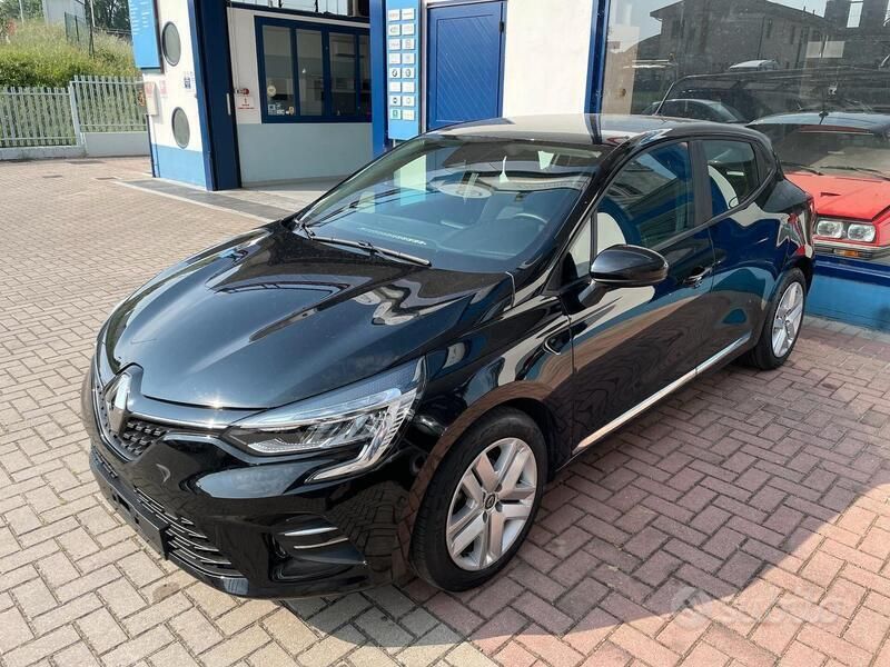 Nero Usata 2019 Renault Clio IV Zen Tre volumi | 14.500 € (Cara) - Immagine 1/4