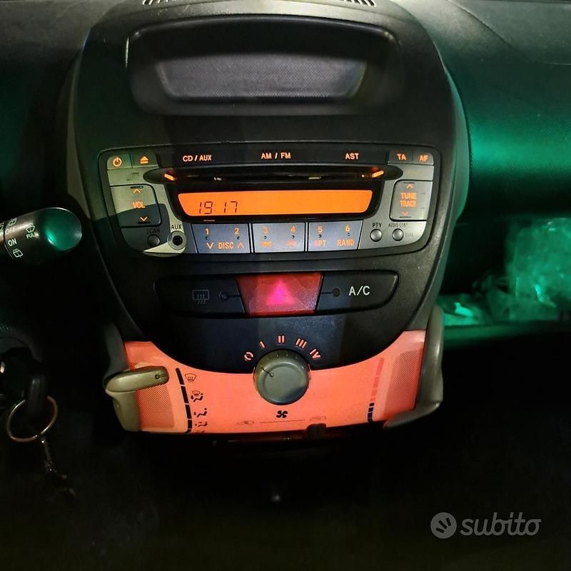 Gebraucht Peugeot 107 68 PS (50 kW) 2007 Rot Kleinwagen