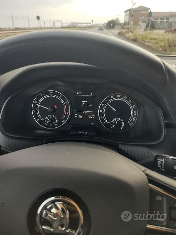 Bianco Usata 2020 Skoda Kamiq Ambition SUV | 13.500 € (Buon prezzo) - Immagine 1/4