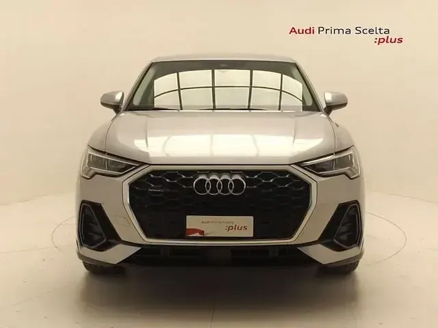 Usata Audi Q3 Sportback Business Plus 150 CV (110 kW) 2022 Argento floret metallizzato SUV
