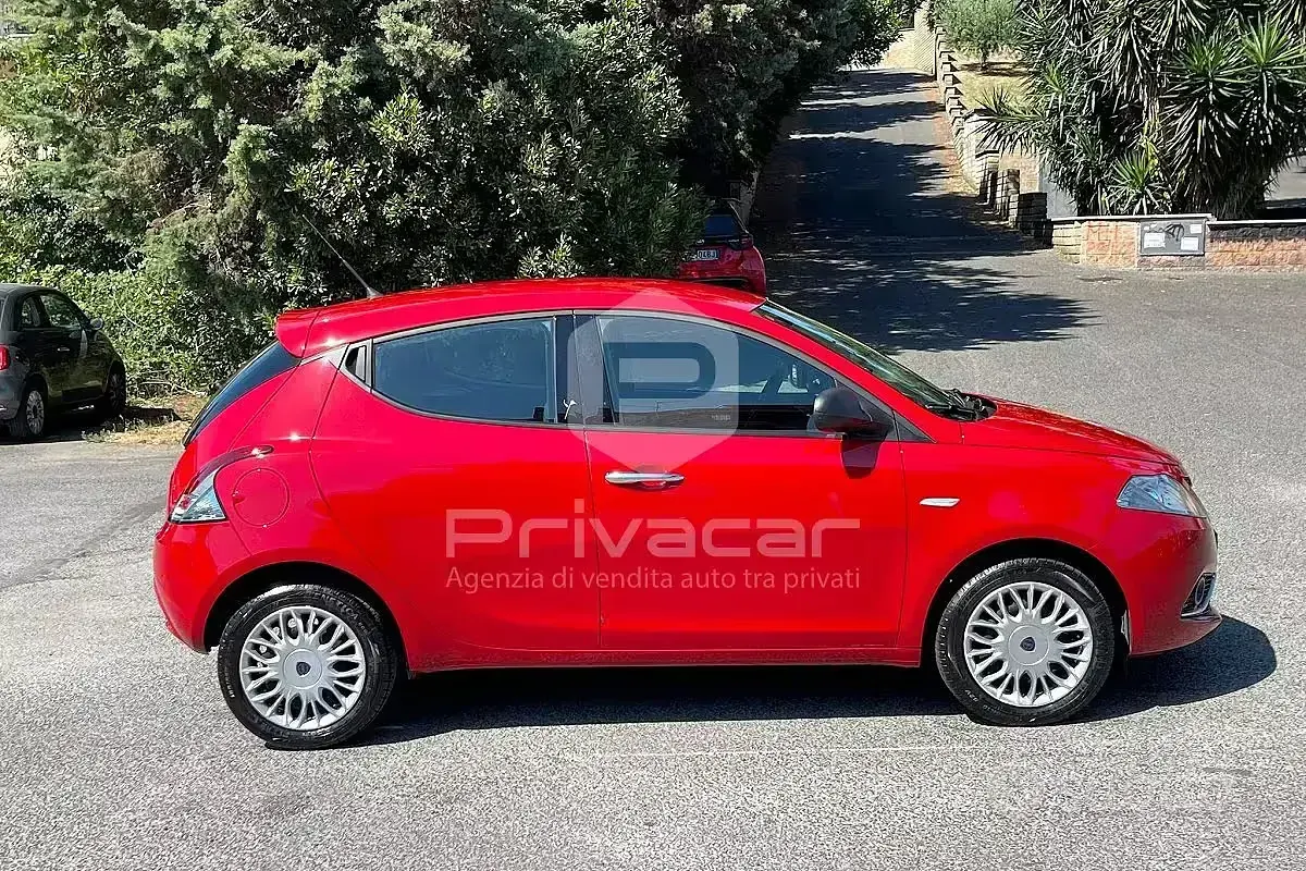 Usata Lancia Ypsilon Silver 69 CV (50 kW) 2017 Rosso Utilitaria