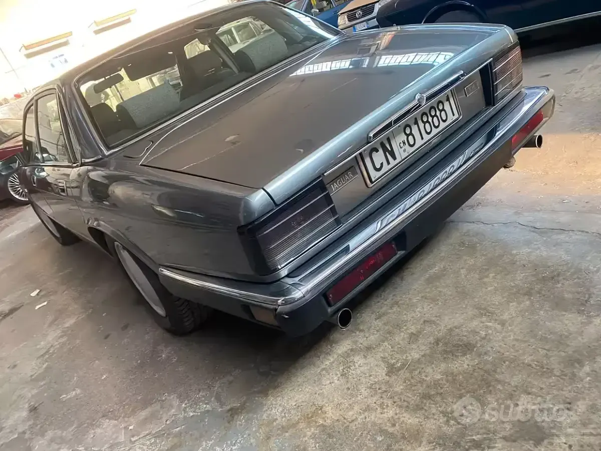 Usata Jaguar XJ 199 CV (146 kW) 1991 Grigio Berlina