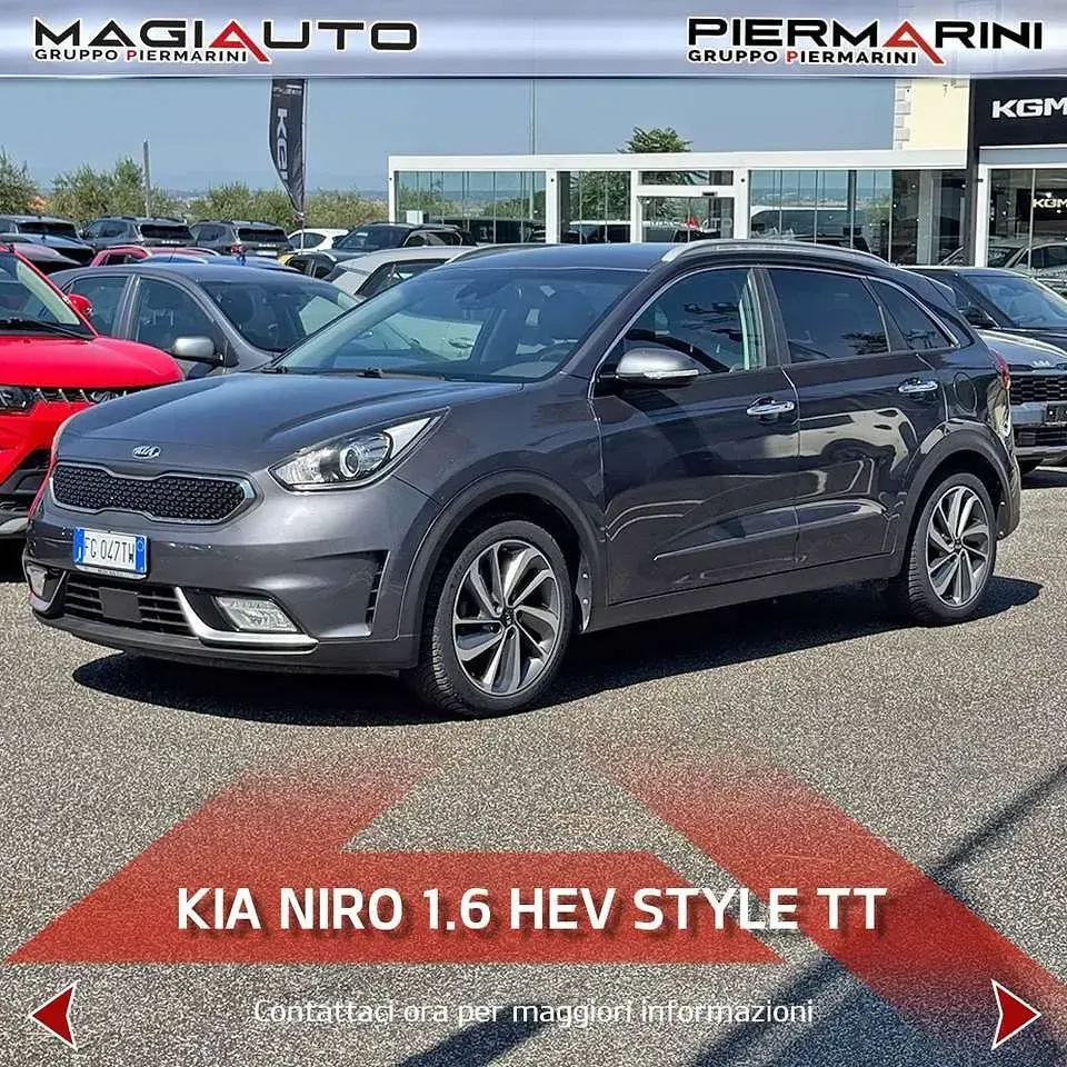 Usata Kia Niro Style 141 CV (103 kW) 2017 Grigio SUV