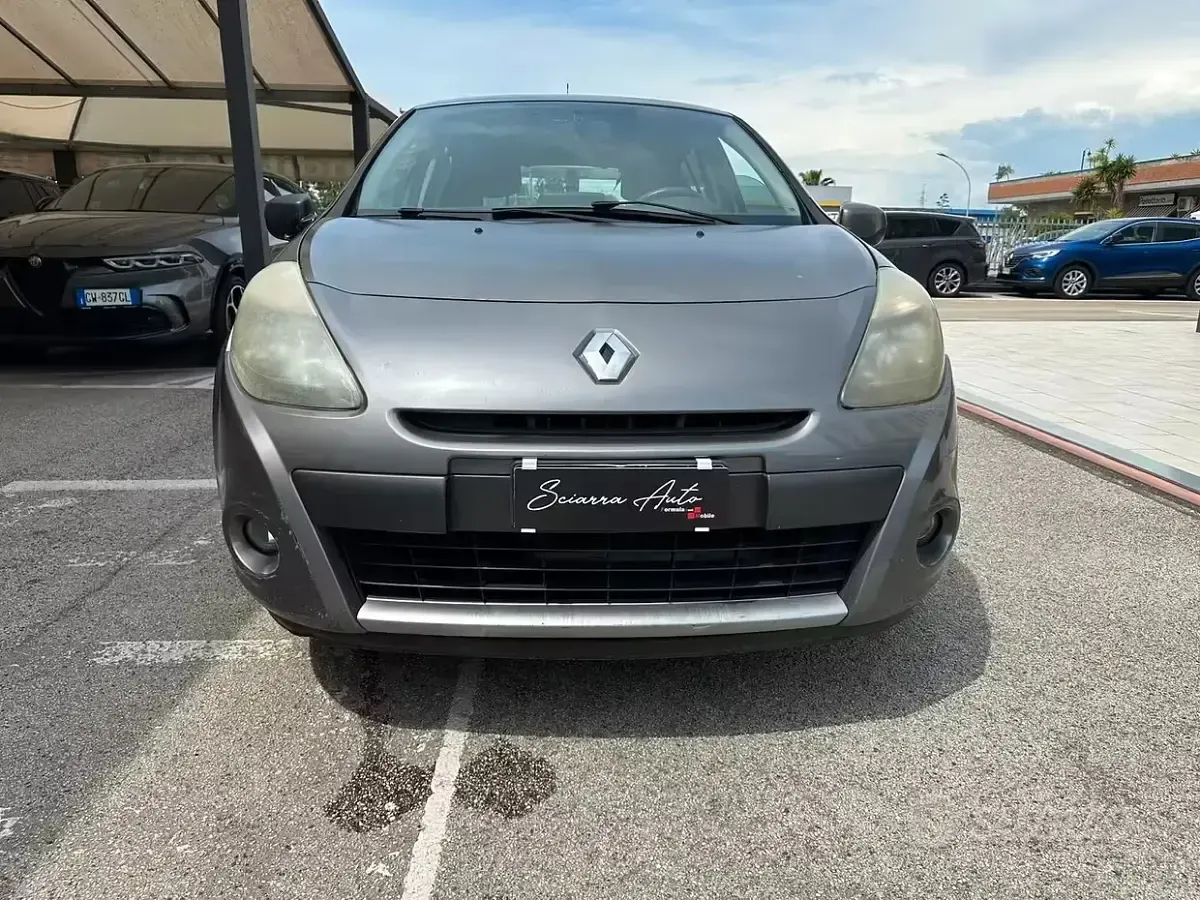 Usata Renault Clio II Dynamique 75 CV (55 kW) 2010 Grigio Berlina