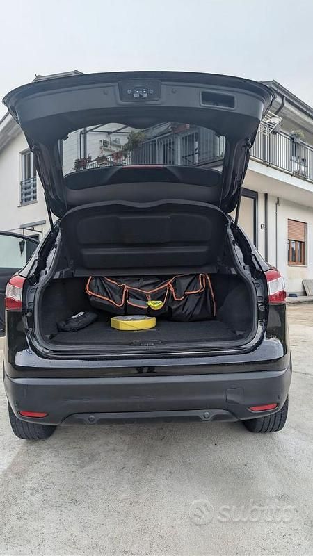 Usata Nissan Qashqai N-Connecta 110 CV (80 kW) 2017 Nero SUV