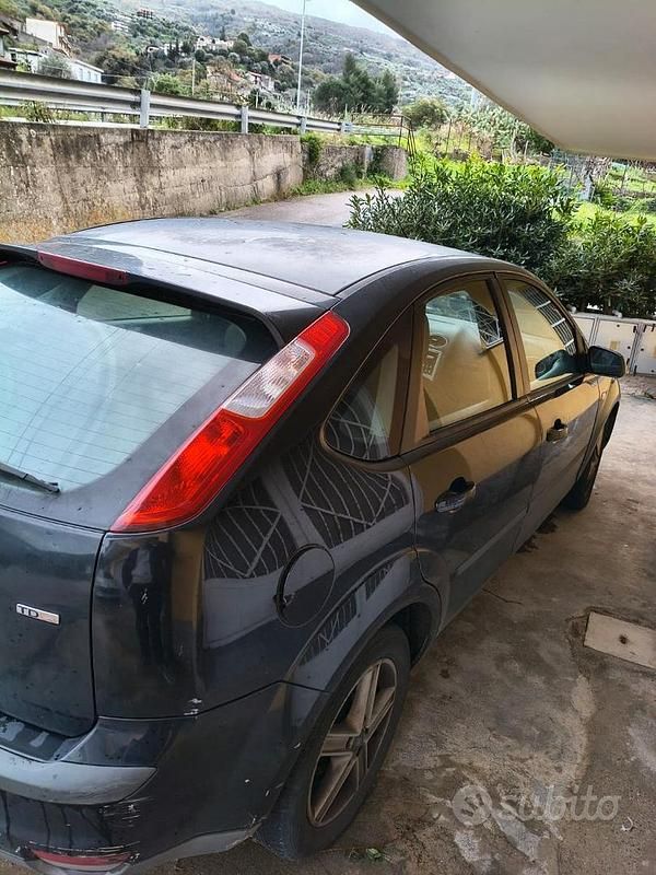 Usata Ford Focus 90 CV (66 kW) 2007 Nero Berlina