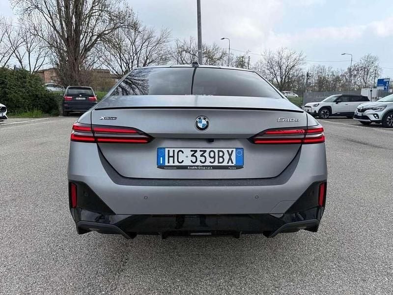 Usata BMW 540 M Sport 303 CV (222 kW) 2026 Frozen pure grey metallizzato Berlina