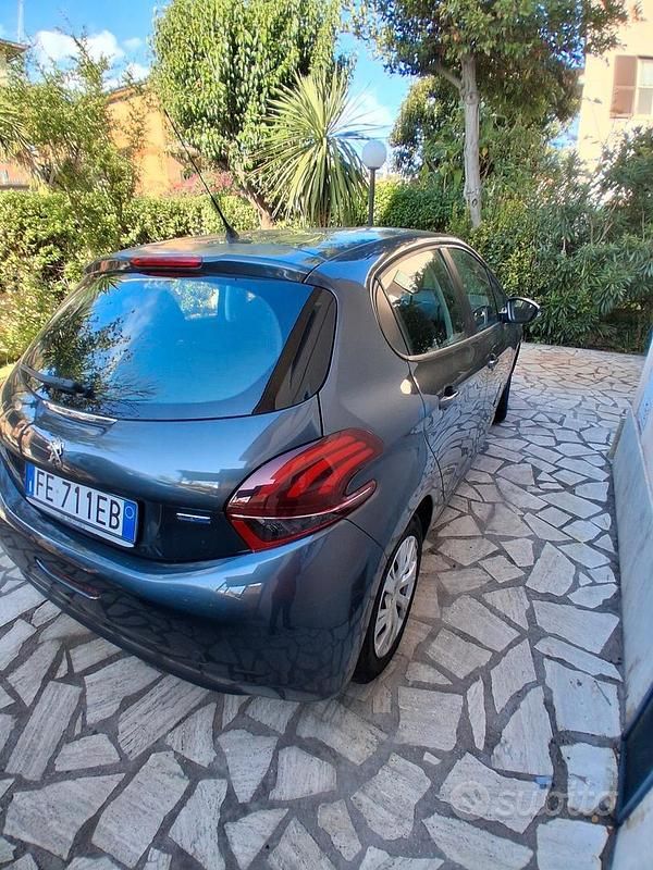 Usata Peugeot 208 75 CV (55 kW) 2016 Grigio Utilitaria