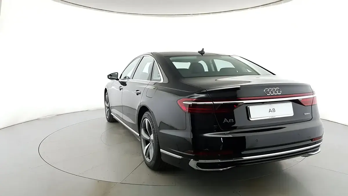 Usata Audi A8 Ambiente 462 CV (339 kW) 2024 Nero brillante Berlina