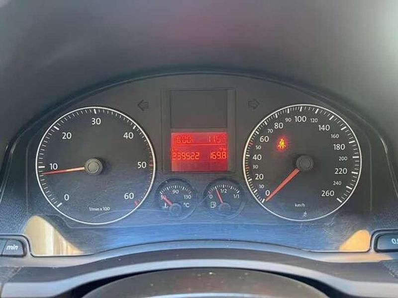 Usata VW Golf V Comfortline 105 CV (77 kW) 2007 Argento Berlina