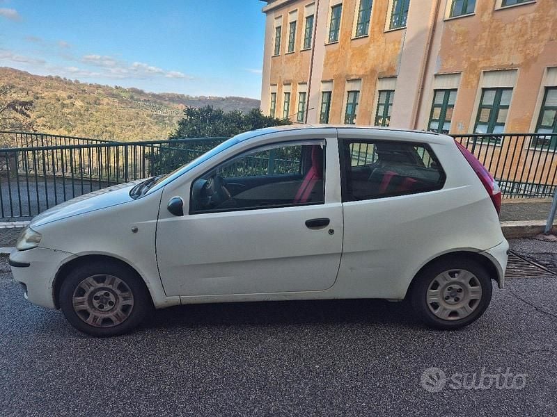 Usata Fiat Punto 75 CV (55 kW) 2003 Bianco Utilitaria