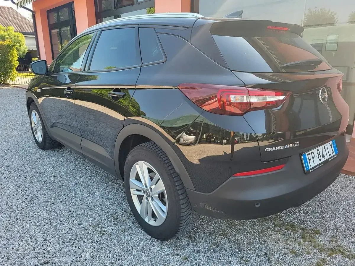 Usata Opel Grandland X Innovation 120 CV (88 kW) 2018 Nero SUV