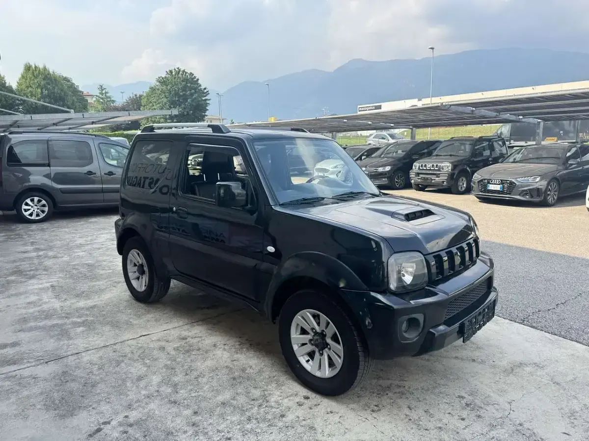 Usata Suzuki Jimny 86 CV (63 kW) 2014 Nero SUV