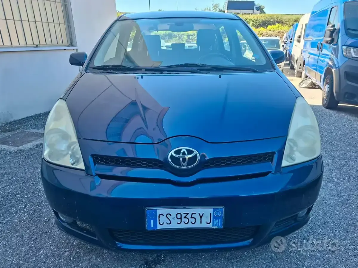 Usata Toyota Corolla Verso 129 CV (94 kW) 2005 Blu/azzurro Monovolume
