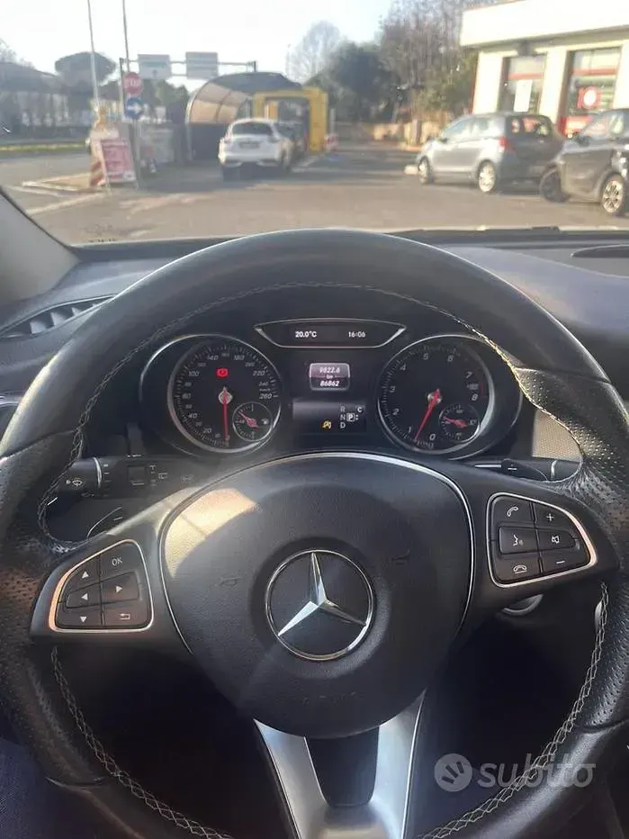 Usata Mercedes GLA180 Business 122 CV (89 kW) 2017 Bianco SUV