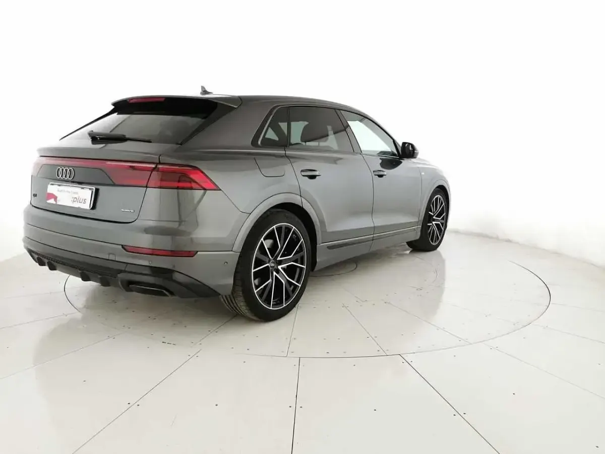 Usata Audi Q8 S-Line 286 CV (210 kW) 2025 Grigio SUV