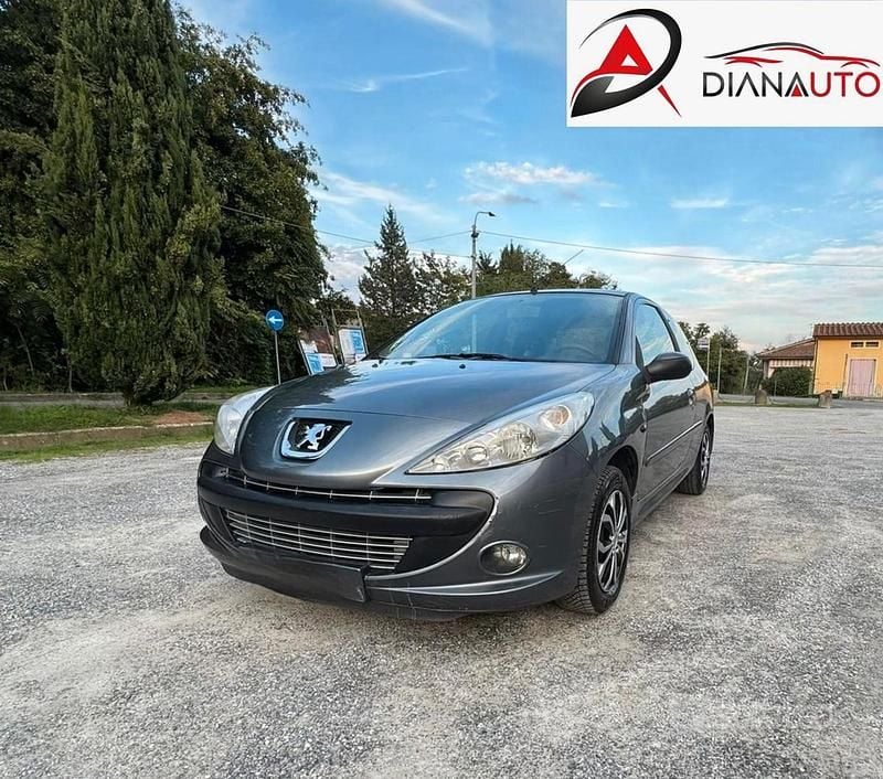 Grigio Usata 2013 Peugeot 206+ Due volumi | 3999 € (Buon prezzo) - Immagine 1/4