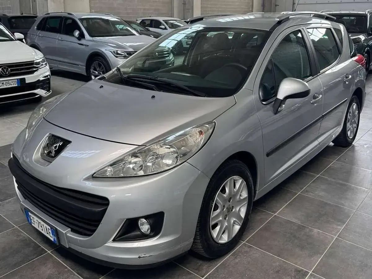 Usata Peugeot 207 Access 73 CV (53 kW) 2011 Argento Station wagon