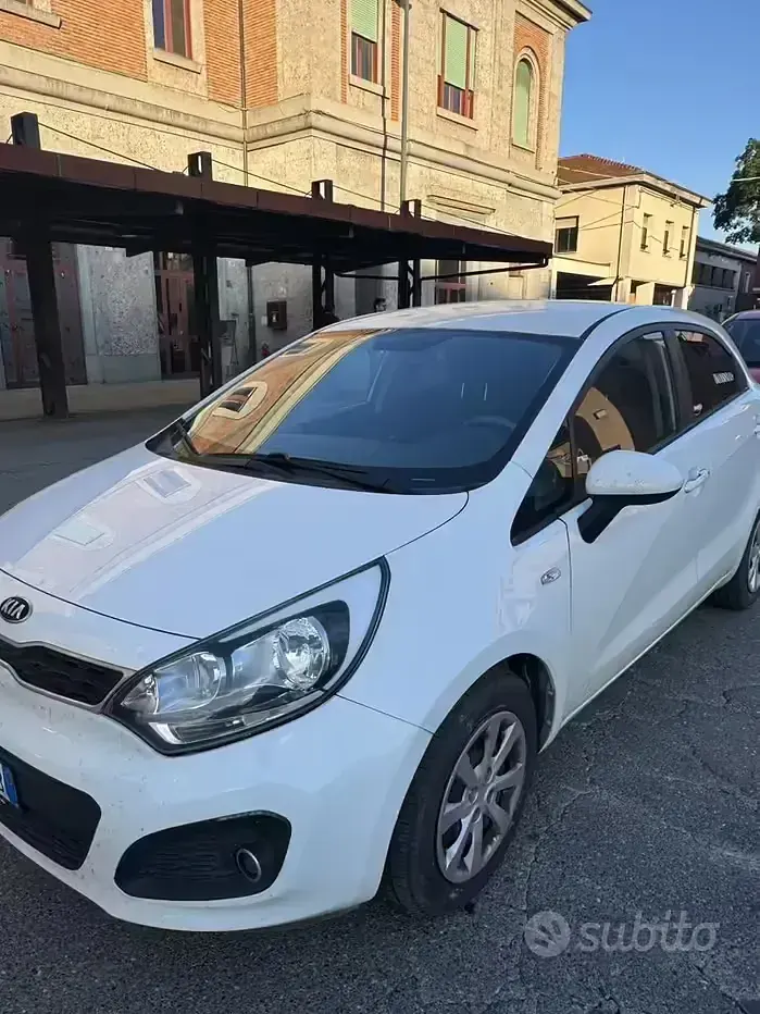 Usata Kia Rio EX 86 CV (63 kW) 2013 Bianco Berlina