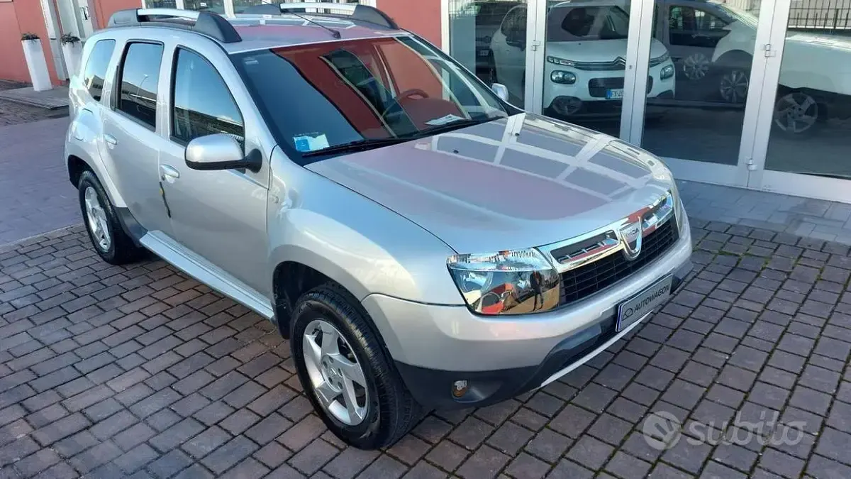 Usata Dacia Duster Lauréate 105 CV (77 kW) 2011 Grigio SUV