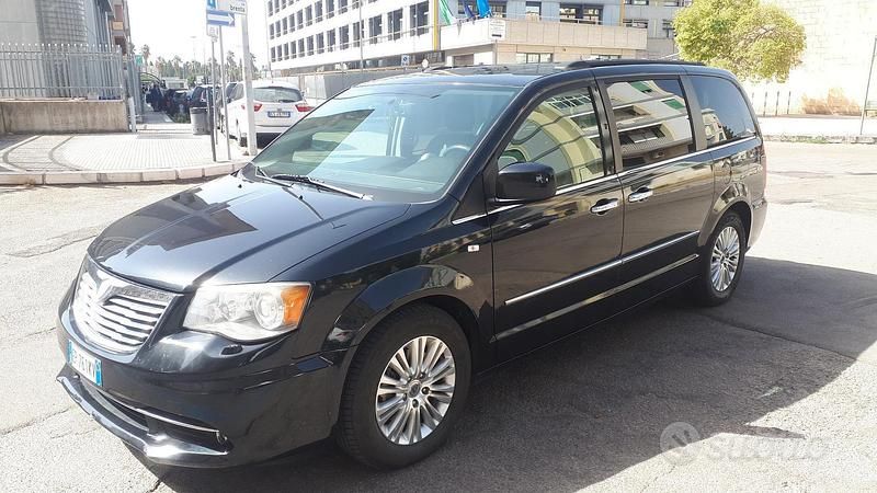 Usata Lancia Voyager 2012 Nero Monovolume