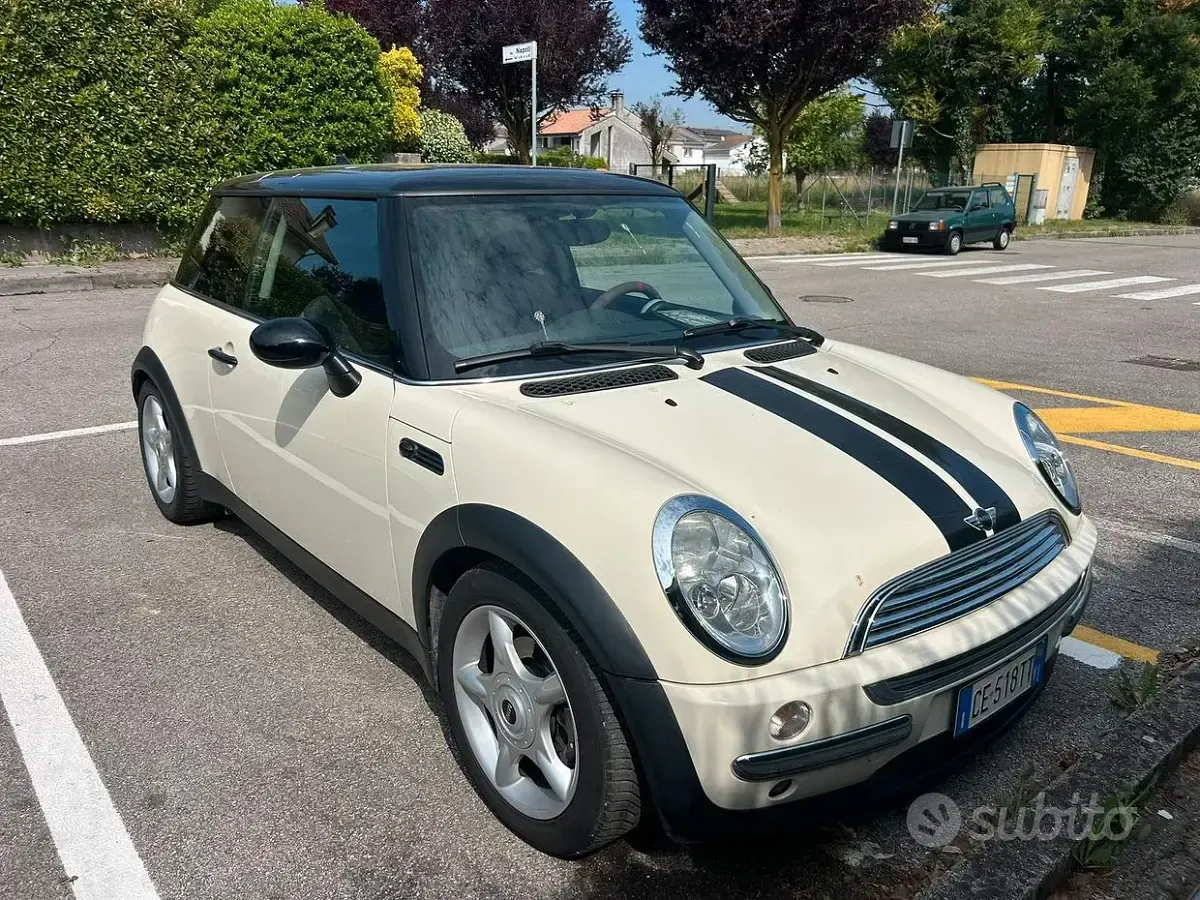 Usata Mini Cooper 116 CV (85 kW) 2003 Nero Utilitaria