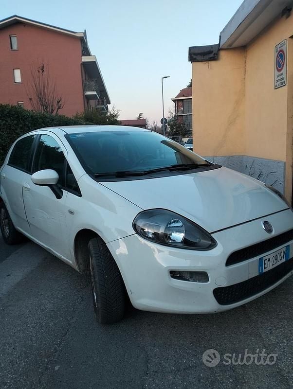 Usata Fiat Grande Punto 77 CV (56 kW) 2012 Bianco Utilitaria