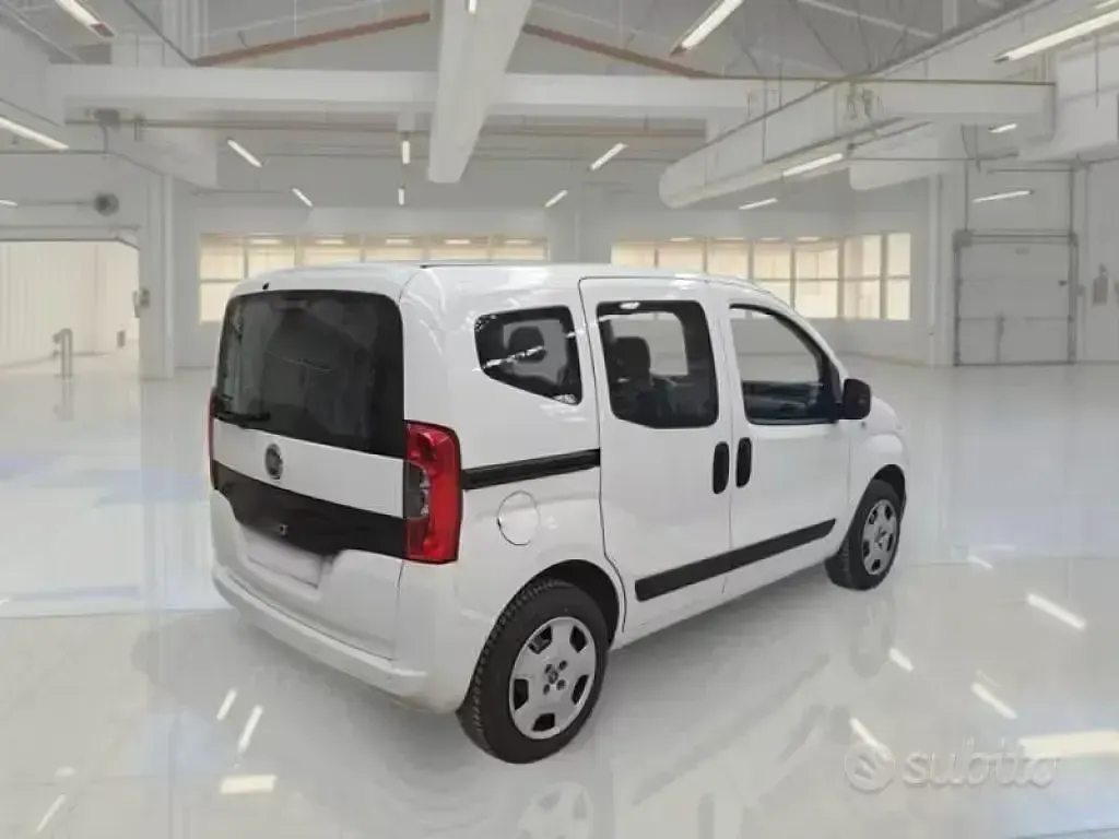 Usata Fiat Qubo Trekking 77 CV (56 kW) 2021 Bianco Monovolume