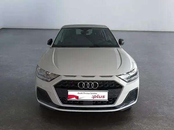 Käytetty Audi A1 Business 95 HP (69 kW) 2024 Katumaasturi