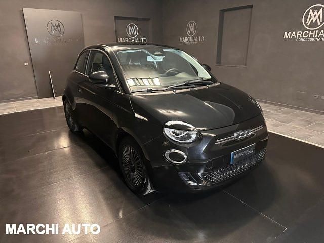 Usata Fiat 500e Passion 86 kW (118 CV) 2024 Nero pastello Berlina