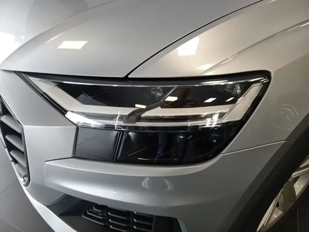Usata Audi Q8 Sport 340 CV (250 kW) 2020 Argento SUV