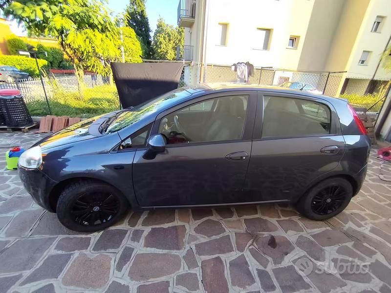 Usata Fiat Grande Punto 65 CV (47 kW) 2007 Grigio Utilitaria