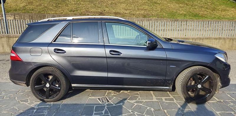 Usata Mercedes ML350 Premium 258 CV (189 kW) 2012 Grigio SUV