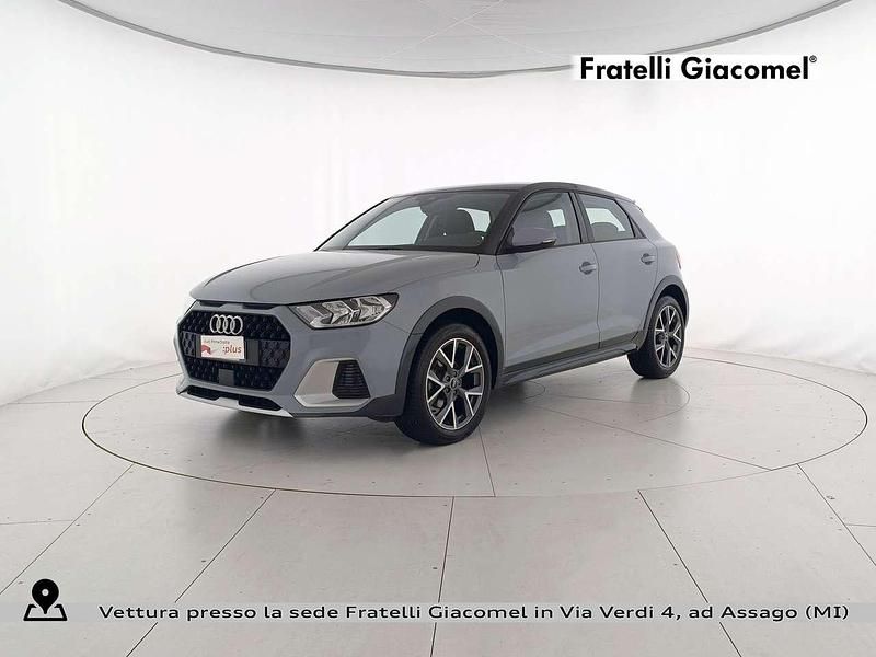Grigio freccia perla grigio manhattan me Usata 2023 Audi A1 Design Tre volumi | 24.500 € (Buon prezzo) - Immagine 1/4