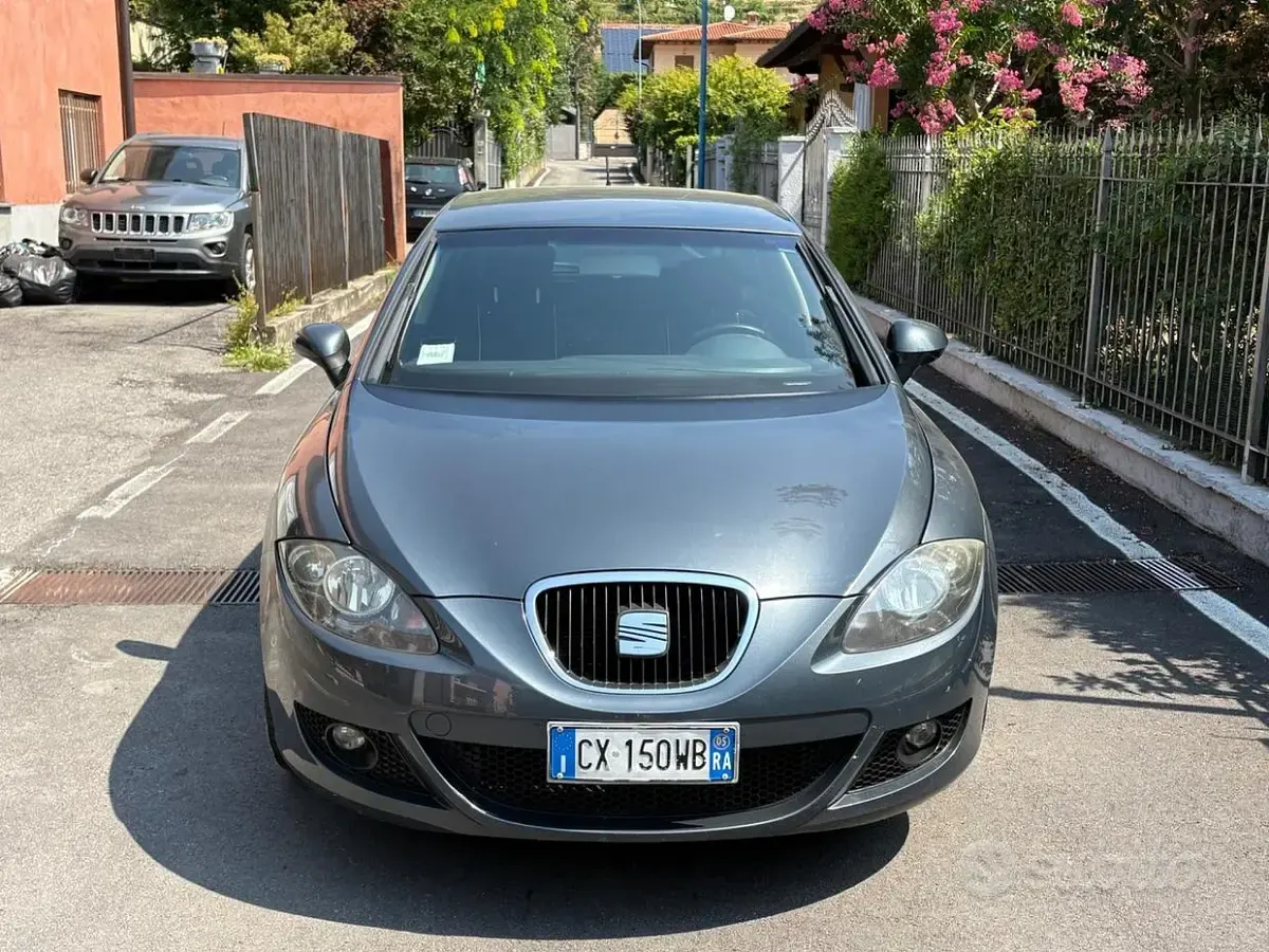 Usata Seat Leon 105 CV (77 kW) 2005 Grigio Utilitaria