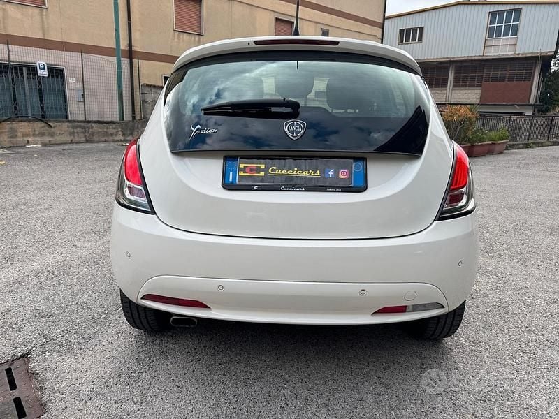 Usata Lancia Ypsilon Gold 70 CV (51 kW) 2018 Bianco Utilitaria