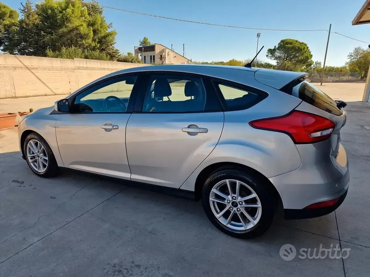 Begagnad Ford Focus 95 HK (69 kW) 2017 Grå Sedan