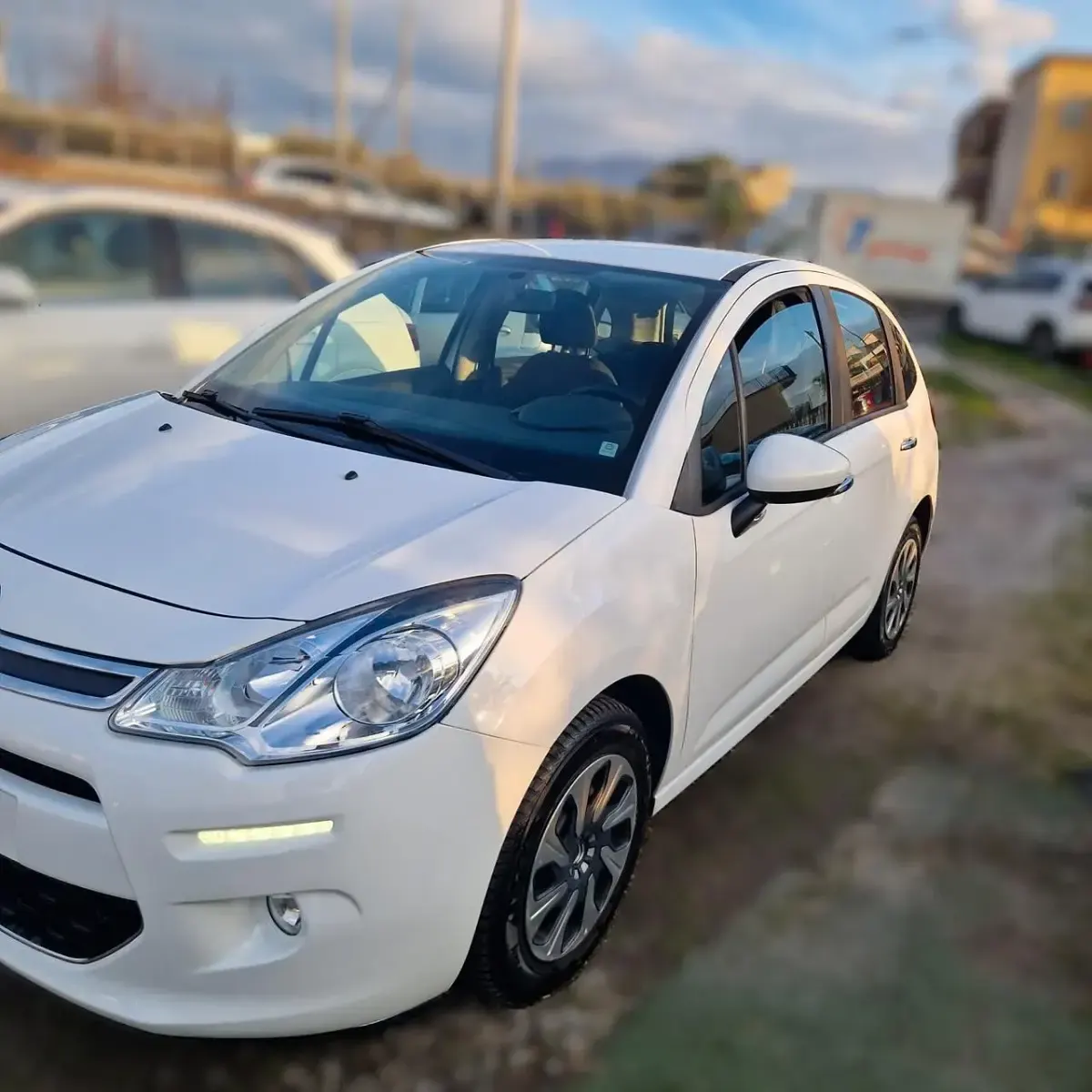 Begagnad Citroën C3 Exclusive 68 HK (50 kW) 2014 Vit Sedan