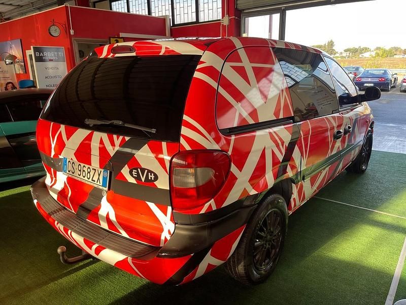 Usata Chrysler Voyager 149 CV (109 kW) 2006 Blu Monovolume