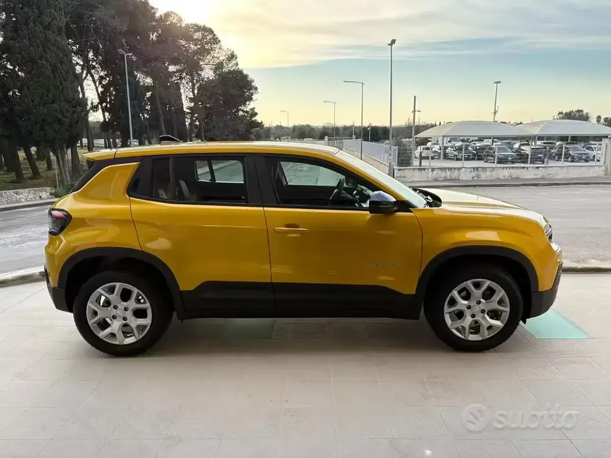 Usado Jeep Avenger Altitude 101 HP (74 kW) 2023 Amarelo SUV