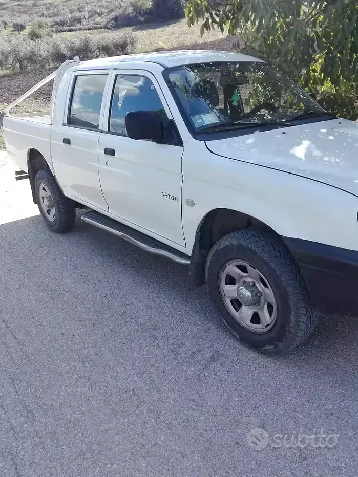 Usata Mitsubishi L 115 CV (84 kW) 2005 Bianco SUV