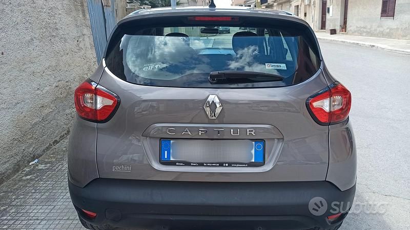 Usata Renault Captur 90 CV (66 kW) 2017 Grigio SUV