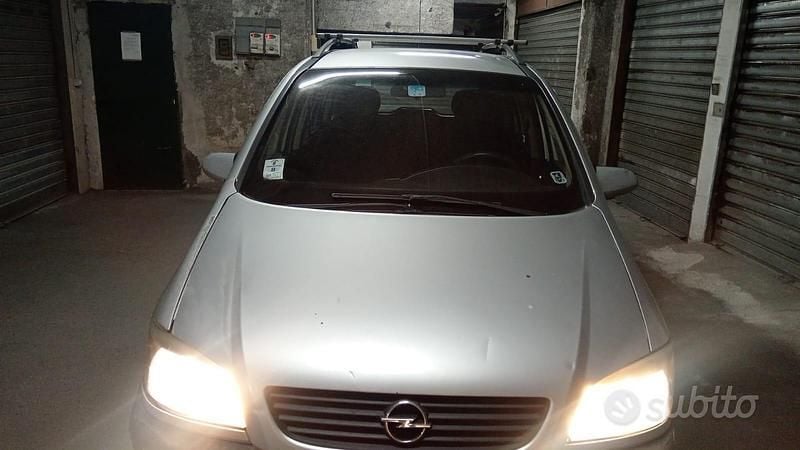 Usata Opel Zafira 101 CV (74 kW) 2002 Grigio Monovolume