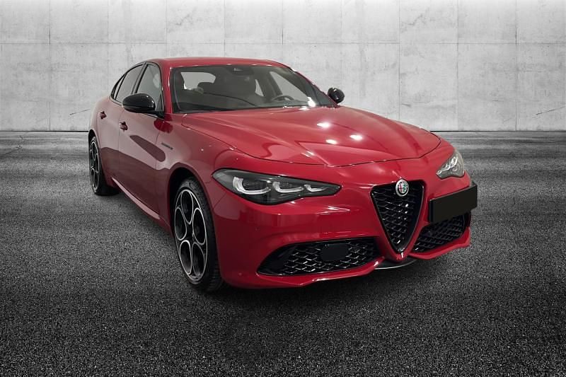 Usata Alfa Romeo Giulia Competizione 280 CV (205 kW) 2023 Rosso pastello Berlina