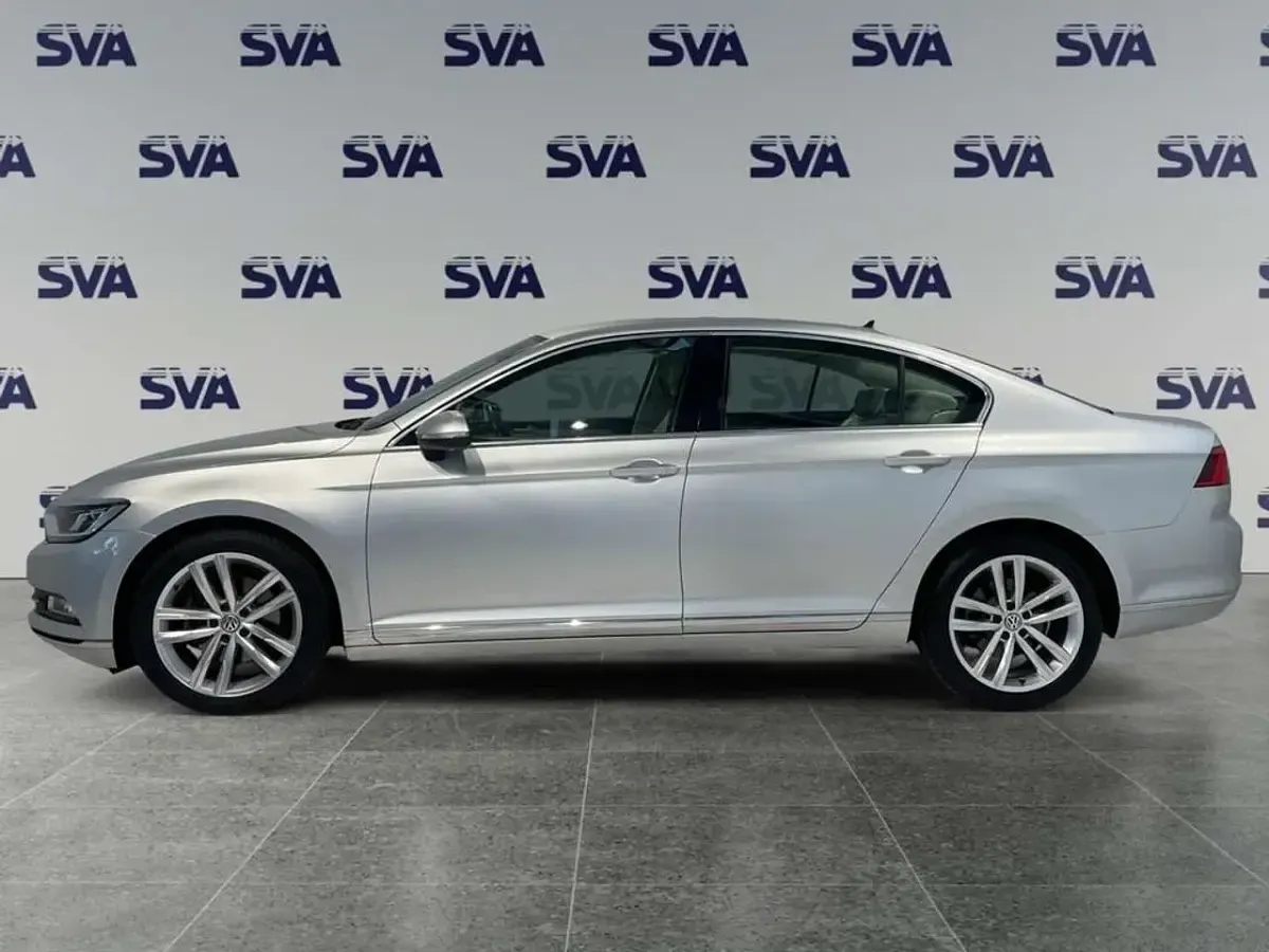 Usata VW Passat Highline 190 CV (139 kW) 2015 Reflex silver Berlina